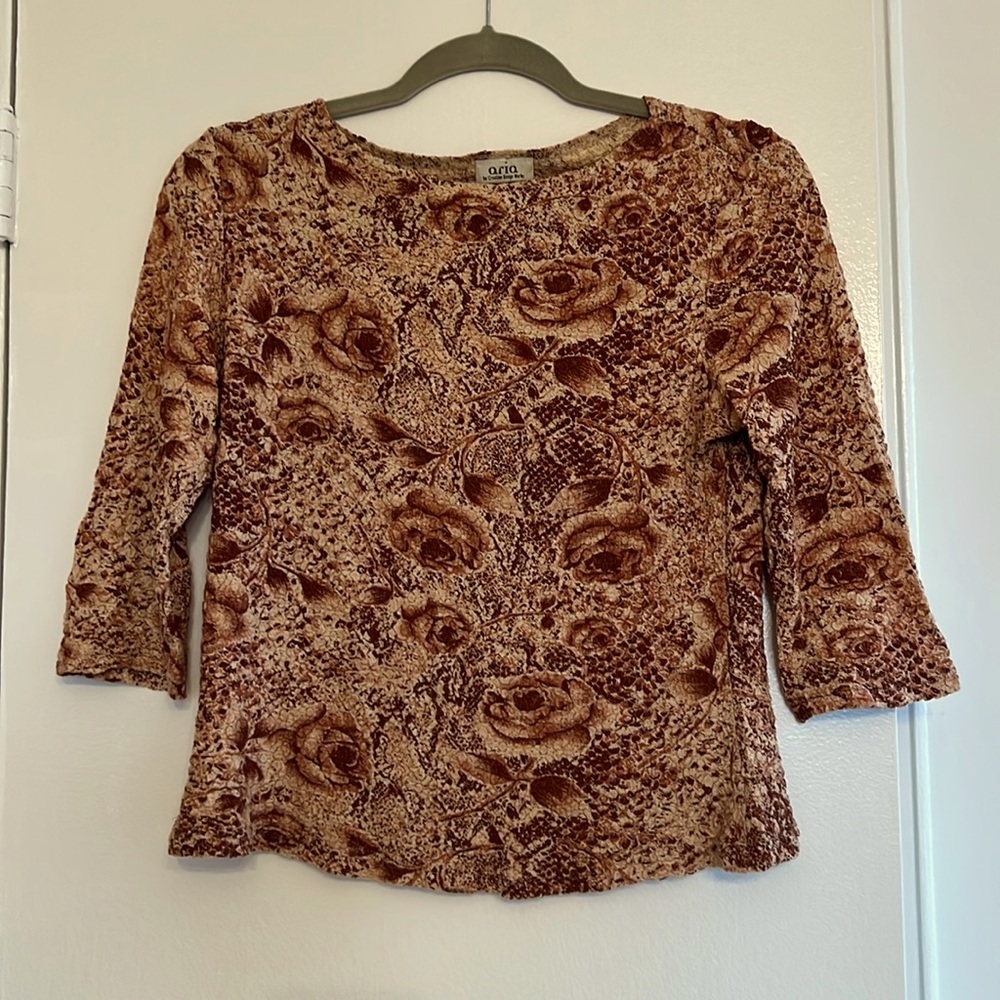 Brick color print tapestry look elbow long sleeve top.  Size M. Vintage look